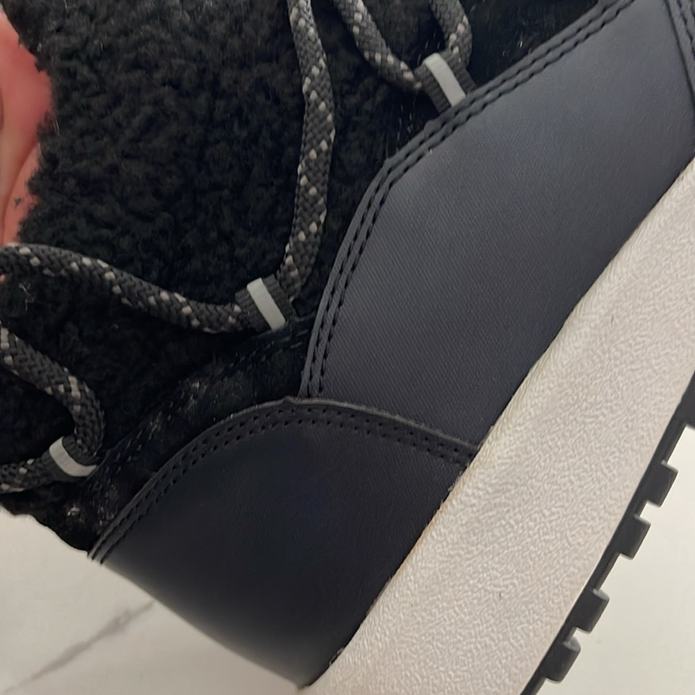 Sneakers - Picture 5 of 5